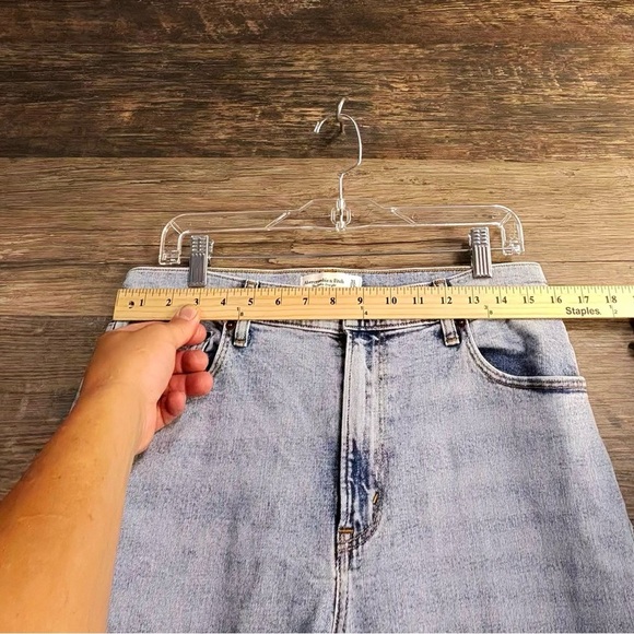 Abercrombie & Fitch Light Blue Straight Ultra High Rise 12 short Women's Jeans - Picture 7 of 7